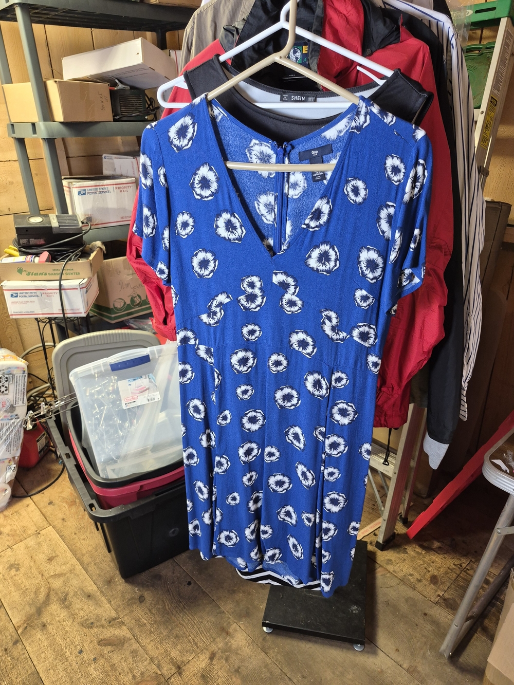 GAP Blue Short Sleeve V-Neck Floral Tunic Bin 54